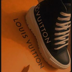 Women’s size 5 Louis Vuitton boots in great condition willing to negotiate